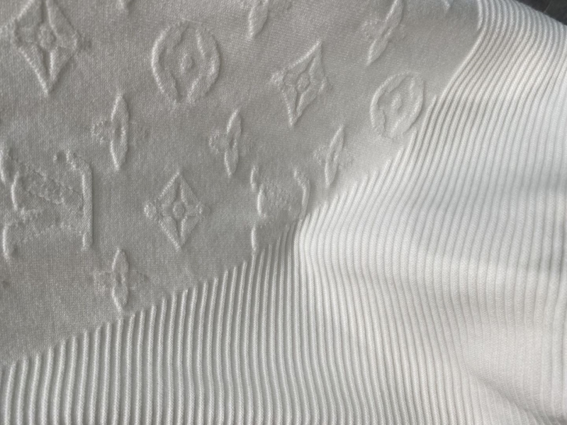 l0vis Vvtt0n sweater